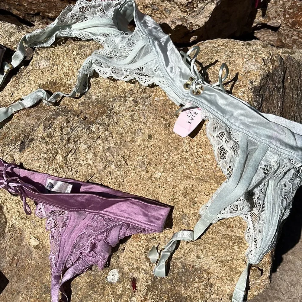 Victoria’s Secret Garters - Picture 7 of 11